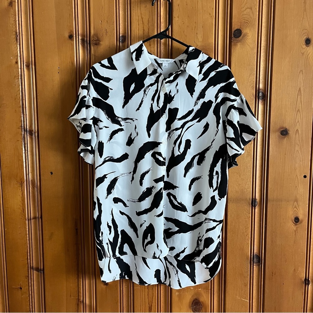 Women’s Black and white button up blouse size XS